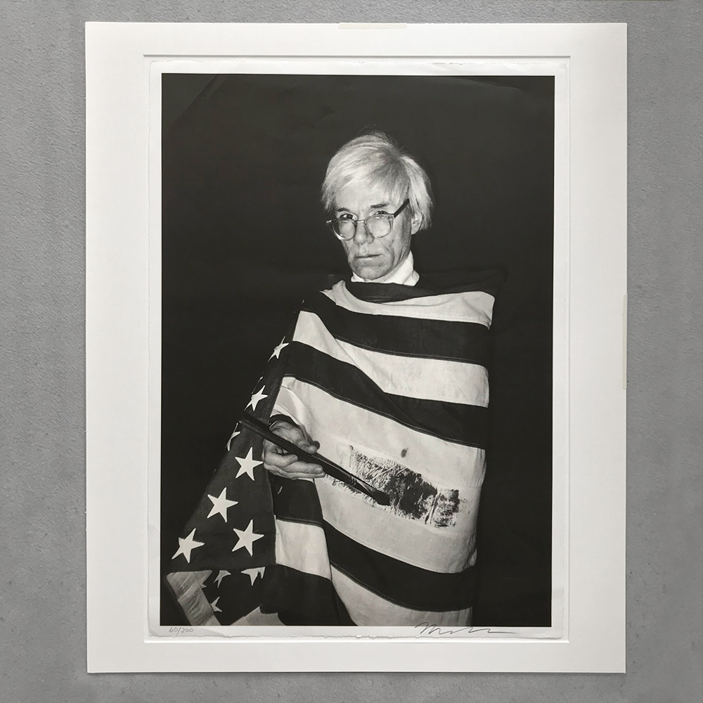 Christpher Makos Andy Warhol in American Flag gesamt